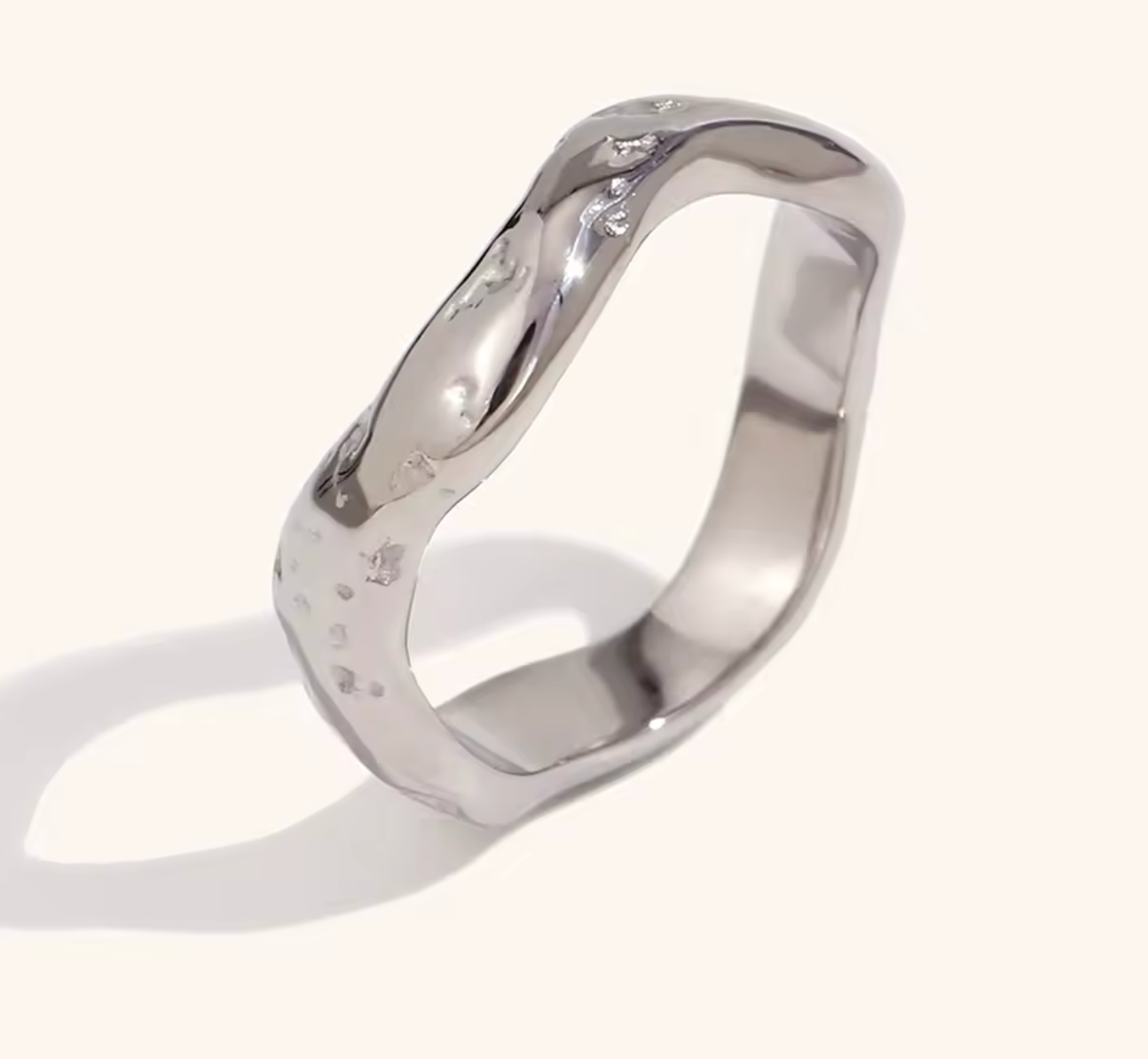 La. Muses Stainless Steel Wavy Texture Ring for Women